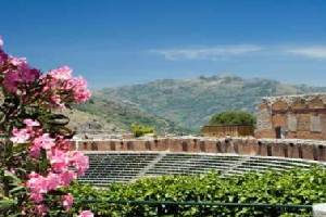 Xtrallusion offers characteristic Bed and Breakfast, B&B, Guest House, Hotel, Albergo and Country Lodge accommodation in Italy. Plus independent self-guided Walking, Adventure, Activity, Skiing and Paragliding Holiday itineraries on the Italian Rivieras, in the Italian Lakes, in the Italian Alps and in some of the most beautiful corners of Italy.